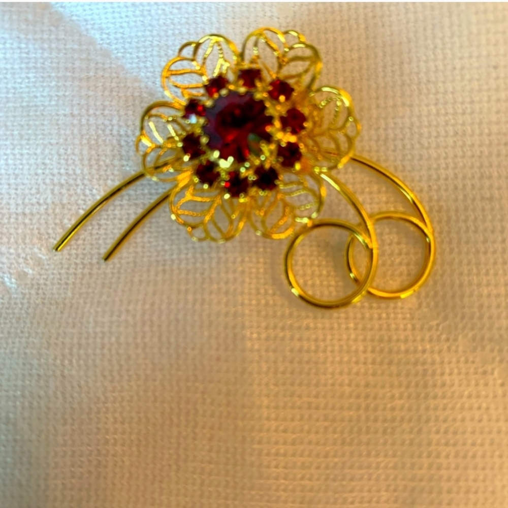 Vintage Juliana Flower scroll brooch